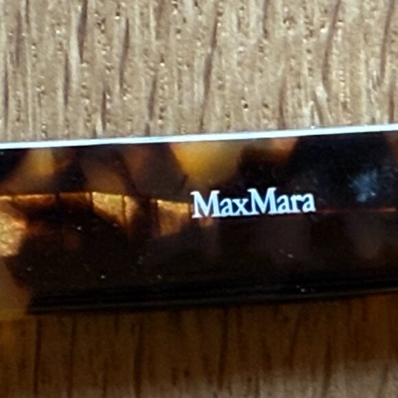 Cool, modern sunglasses by Max Mara!  MM Lina II